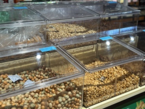 Hộp đựng kín khí đựng kẹo, hạt, trái cây, thực phẩm khô bằng nhựa, dung tích lớn, kèm muỗng xúc thực phẩm - Product Image 6