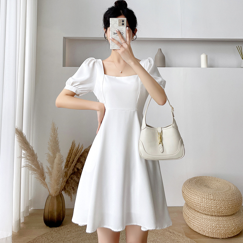 Elegant a-Line Dress with Short Puff Sleeves & Satin Back