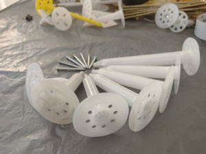 Fixations isolées en plastique, clous isolants de 20-250 mm, avec clous à tige lisse et isolation - Product Image 2