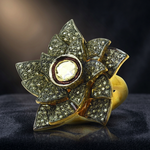 Style de bague en diamant plaqué or victorien floral délicat inspiré par la beauté de la nature Bagues en diamant en argent uniques - Product Image 1