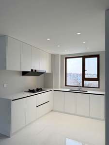 Ensemble complet d'armoires de cuisine modernes en bois massif personnalisées de haute qualité pour une conception de cuisine luxueuse - Product Image 6