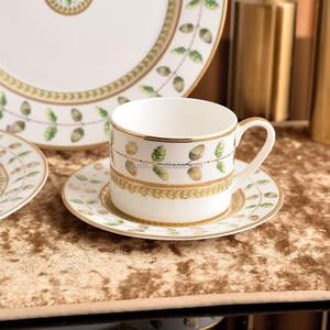 Services de table en porcelaine de luxe de haute qualité avec bordure dorée - Ensemble cadeau en stock - Product Image 1