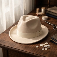 Nouveau Chapeau Fedora Homme à Bord Court Tendance, Personnalisable avec Broderie, Impression de Logo, Ruban, Vente en Gros, Polyester/Coton, Formel, Unisexe