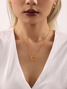 Set di gioielli pregiati Set collana orecchini donna in acciaio inossidabile placcato oro 18K impermeabile - Product Image 5