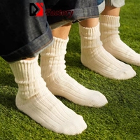 Fabrication en vrac Chaussettes pour hommes Chaussettes classiques à aiguilles Chaussettes blanches de haute qualité pour hommes