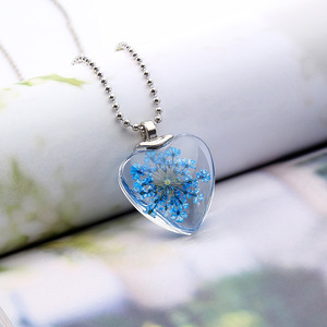 Collier pour femme en verre transparent avec fleurs séchées de pêche et gypsophile en forme de cœur, bijoux fantaisie <span class=keywords><strong>pas</strong></span> chers pour le dropshipping - Product Image 3