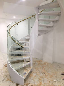 الحديثة داخلي خشب متين الدرج المنحني مع درابزين من الزجاج المعالج - Product Image 3