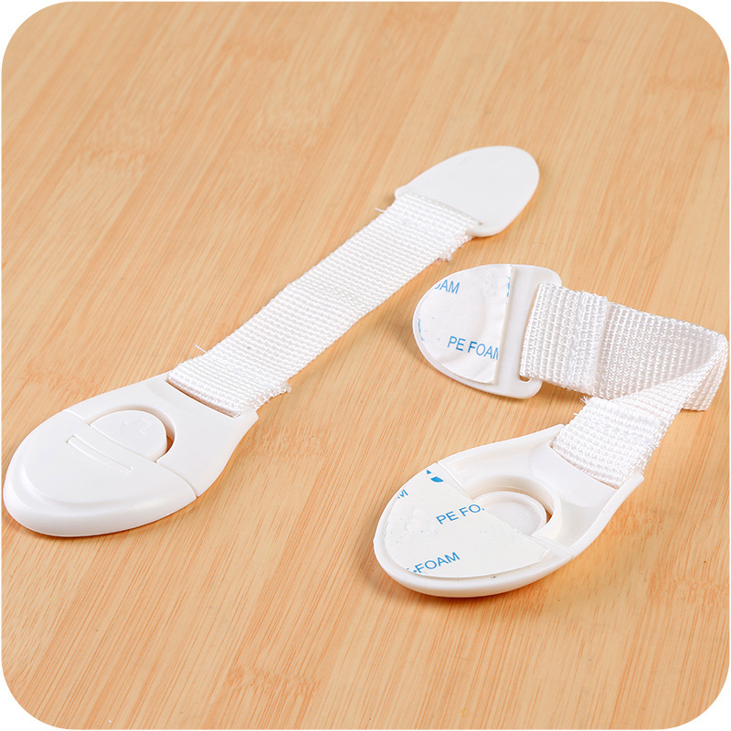 Ensure Child Safety at Parties with Elegant Lock & Buckle Wall Decorations