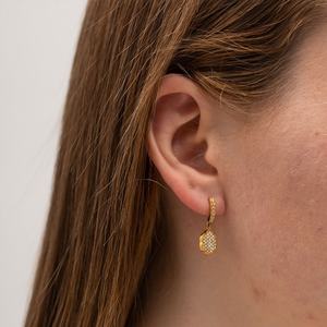 Pendientes Colgantes de Acero Inoxidable con Gancho de Flor Chapado en Oro de 18k, Grabado Personalizado y Disco de Flor con Circonitas Completas para Mujer, Venta al por Mayor - Product Image 2