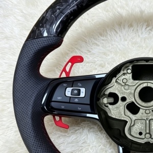 Volant <span class=keywords><strong>de</strong></span> voiture personnalisé en fibre <span class=keywords><strong>de</strong></span> carbone forgée avec surpiqûres rouges perforées pour Volkswagen VW Golf MK5 MT GTI R CC - Product Image 2