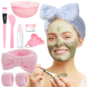 <span class=keywords><strong>Set</strong></span> <span class=keywords><strong>de</strong></span> 12 Piezas para Mascarillas Faciales DIY, Kit <span class=keywords><strong>de</strong></span> Herramientas para el Cuidado <span class=keywords><strong>de</strong></span> la Piel con Brocha <span class=keywords><strong>de</strong></span> Silicona, Espátula Mezcladora, Botella con Atomizador, Diadema y Muñequeras para Mujer - Product Image 1