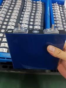 China Magazijn 3.2V 40ah Ion Lithium Batterij Oplaadbare Fosfaat Prismatische Lifepo4 Cel Voor Energieopslag Voor Zonne-Energie - Product Image 3