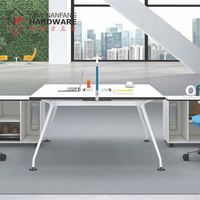Bureau informatique moderne en métal avec finition thermolaquée pour poste de travail face à face pour 2 personnes, idéal pour hôtels, écoles et bureaux à domicile