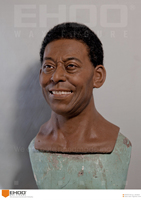 Statue réaliste de joueur de football en résine et silicone grandeur nature pour intérieur
