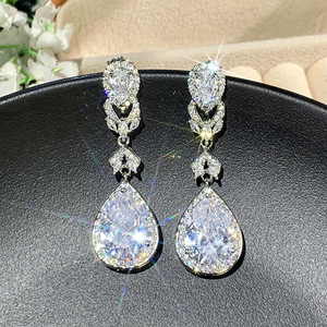 Orecchini a Goccia per Donne, Gioielli per Orecchie Scintillanti e alla Moda, Ideali per Feste - Product Image 1