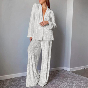 Pijama <span class=keywords><strong>de</strong></span> manga larga <span class=keywords><strong>de</strong></span> terciopelo con diamantes dorados para mujer, cálido, cómodo, ropa <span class=keywords><strong>de</strong></span> casa <span class=keywords><strong>de</strong></span> dos piezas, traje para Europa - Product Image 4