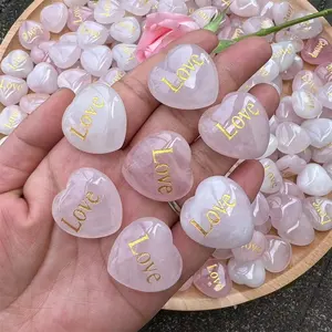 25mm/1in <span class=keywords><strong>Quartz</strong></span> <span class=keywords><strong>Rose</strong></span> Naturel Pierre Précieuse Doré 'LOVE' Motif Cristal Sculpté Artisanat Poli Décoration de La Maison Bijoux Pierre De Puissance - Product Image 1