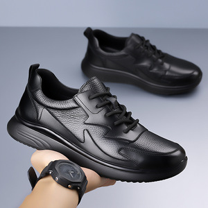 รองเท้าลำลองหนังสีดำสำหรับผู้ชาย ส้นเตี้ย ใส่สบาย เหมาะกับการเดิน ทำงาน พื้นรองเท้า EVA พื้นยาง - Product Image 2