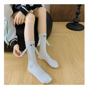 Calcetines de succión magnética para parejas en 3D, calcetines divertidos de algodón a la moda, calcetines divertidos de mano con imán