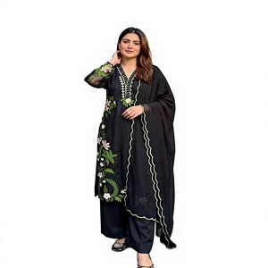 Traje Salwar Floral Bordado Negro con Dupatta, Ropa Tradicional India y Pakistaní, Vestido Largo Holgado para Mujer - Product Image 1