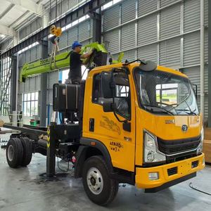 Grues montées sur camion Sinotruk 4*2 de haute qualité, 7 tonnes, avec flèches télescopiques pour l'entretien routier - Product Image 6