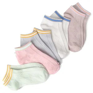 Low MOQ OEM Logo Unisex Cute Cotton Socks Mulheres Casual Adultos Malha Meias Sapatos para Mulheres