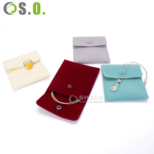 Sac pochette d'emballage de bijoux en velours de qualité de luxe avec logo personnalisé avec collier et boucle d'oreille - Product Image 3