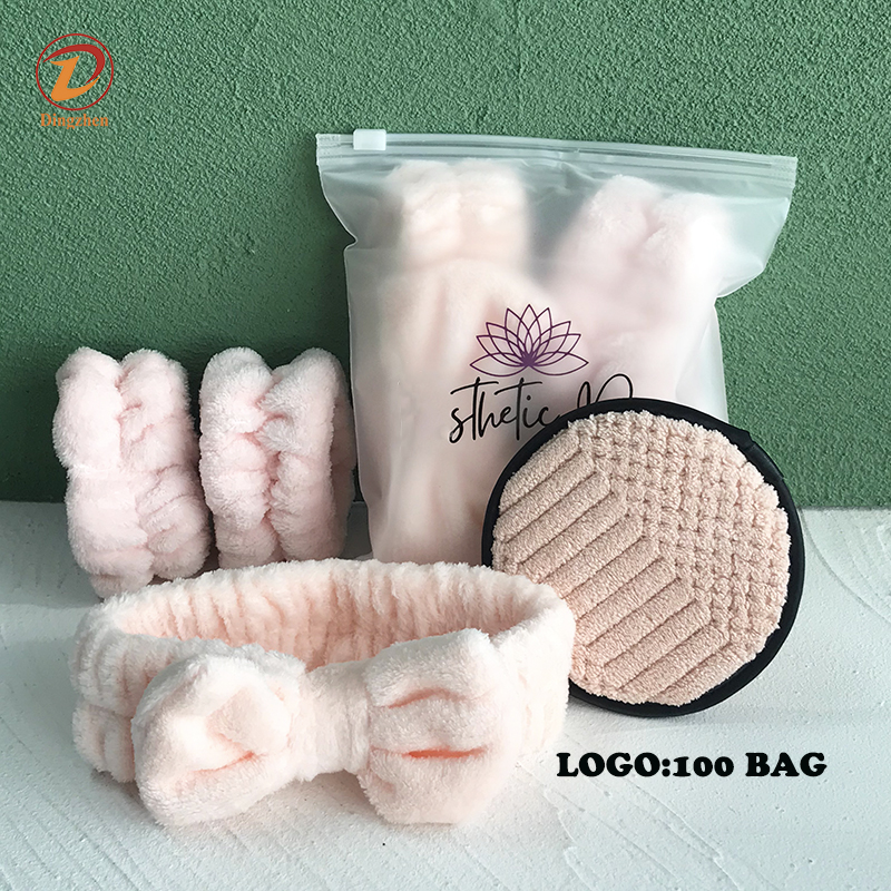 Rose de corail avec le sac d'opp