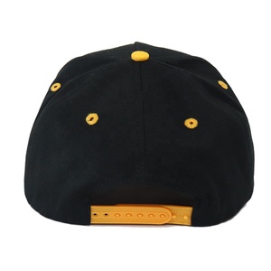 Gorra de Béisbol Clásica Personalizada con Visera Ajustable, Bordado Estructurado en Negro, Amarillo y Dorado, Gorras Deportivas - Product Image 4