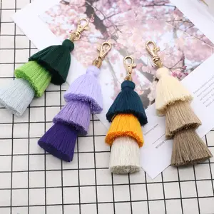 Porte-clés à pompons colorés pour femmes Porte-clés à pendentifs de bohème avec breloques