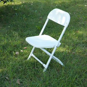 كراسي قابلة للطي للأطفال والكبار والأكثر شعبية في الحدائق الخارجية والحفلات الداخلية والقابلة للطي خفيفة الوزن مصنوعة من البلاستيك باللون الأبيض مناسبة لأحداف الزفاف والأعراس - Product Image 2