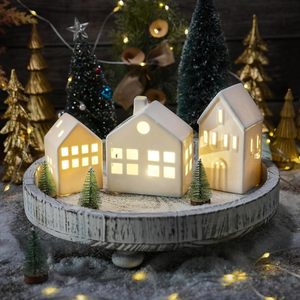 Casas de pueblo navideñas de cerámica con luces LED, decoración rústica para el hogar, para mesa, repisa de chimenea - Product Image 3