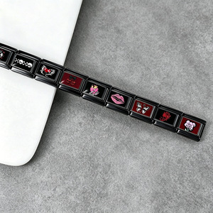Pulsera Modular Desmontable DIY de Acero Inoxidable Negro con Dijes Italianos de Epoxi de Calavera Gótica, Cruz, Mariposa y Murciélago, y Labio Rojo Oscuro - Product Image 5