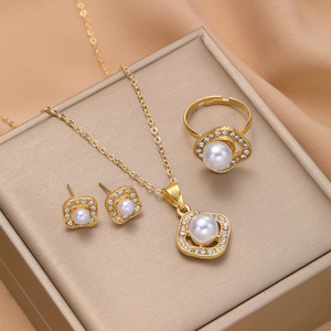Nouveau Style De Mode Haute Diamant Incrusté Perle Carré Boucles D'oreilles Anneaux Colliers Ensemble 3pcs En Gros - Product Image 1