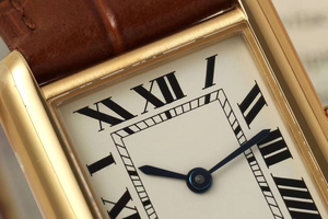 นาฬิกากลไกอัตโนมัติที่ทันสมัยและหรูหรา ตัวเรือนทรงสี่เหลี่ยม สายหนังลายจระเข้สีน้ำตาล กันน้ำ - Product Image 3