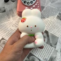Jouet Squishy Lapin Fraise à Rebond Lent en PU Doux et Moelleux, Anti-Stress pour Enfants et Adultes