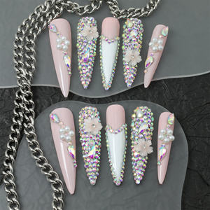Vente en gros d'ongles artificiels en acrylique faits à la main, faux ongles carrés à couverture complète, dégradé rose et blanc, design avec strass, personnalisable. - Product Image 3