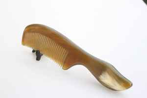 หวีผมทำจากเขาควายแท้ ขัดเงาด้วยมือ ดีไซน์เรียบเนียน สำหรับการจัดแต่งทรงผมประจำวันและการดูแลหนังศีรษะ - Product Image 4