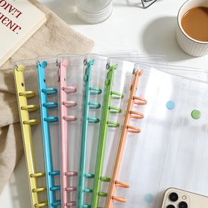 Lot de 10 protège-cahiers A5 en PVC transparent à paillettes, rechargeables, avec 6 anneaux, 2 boutons-pression et système d'enveloppes pour espèces - Product Image 5