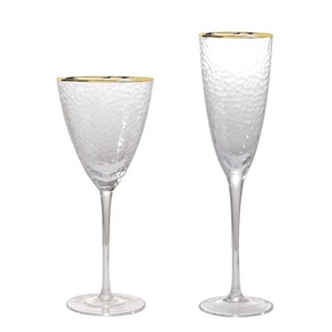 Copas de <span class=keywords><strong>Vino</strong></span> Tinto de Cristal de Lujo Marca Qiaoqi, Estilo Europeo Triangular con Borde Dorado y Diseño Martillado, Directo de Fábrica - Product Image 1