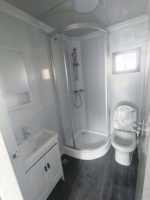 Maison préfabriquée en conteneur d'acier extensible BOX SPACE 20 pieds 40 pieds avec meubles, structure en acier galvanisé et panneaux en laine de roche