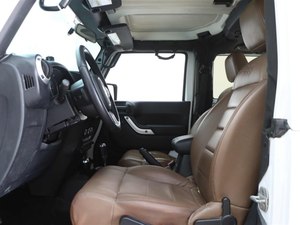 <span class=keywords><strong>Jeep</strong></span> Wrangler <span class=keywords><strong>2012</strong></span> 3.6L <span class=keywords><strong>Sahara</strong></span> de Dos Puertas, Volante a la Izquierda, Asientos de Cuero, SUV Usado de Alta Calidad, Venta al Por Mayor - Product Image 3