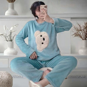 Pyjama en polaire pour femme, luxueux, élégant, doux, motif dessin animé, automne-hiver, manches longues, pull-over respirant, taille élastique en corail, pour la maison - Product Image 3