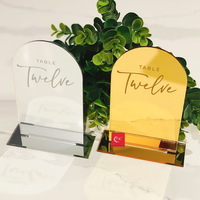 Porte-panneaux de table en acrylique transparent personnalisable moderne 5x7, numéros de table arqués pour décorations de fête et fournitures de mariage