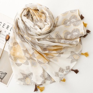 Sciarpa in Poliestere Stile Etnico, Motivi Floreali e Geometrici Retrò Bohémien, Morbida e Leggera con Frange per Donne - Product Image 3