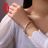 Bracelet jonc chic et minimaliste en argent S925 avec moissanite radiante certifiée, taille mixte claire, sertissage compact à griffes alternées, demi-pavé et finition lisse à charnière
