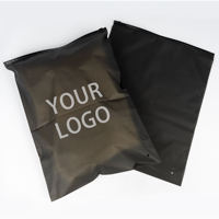 Pochettes noires givrées mates à fermeture éclair, sacs à glissière personnalisés avec logo imprimé, sacs en PE épais et durables pour vêtements et accessoires