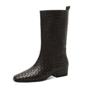 <span class=keywords><strong>Stivali</strong></span> da Cowboy da <span class=keywords><strong>Donna</strong></span> Moncheer a Metà Polpaccio, <span class=keywords><strong>Marroni</strong></span> in Pelle PU Intrecciata, Punta Quadrata, Tacco Basso 4cm, Stile Western Classico per Autunno e Inverno - Product Image 3