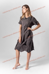 Robes plissées Miyake de haute qualité pour femmes, grande taille, couleur grise, manches courtes, design irrégulier, robes modestes pour femmes - Product Image 5