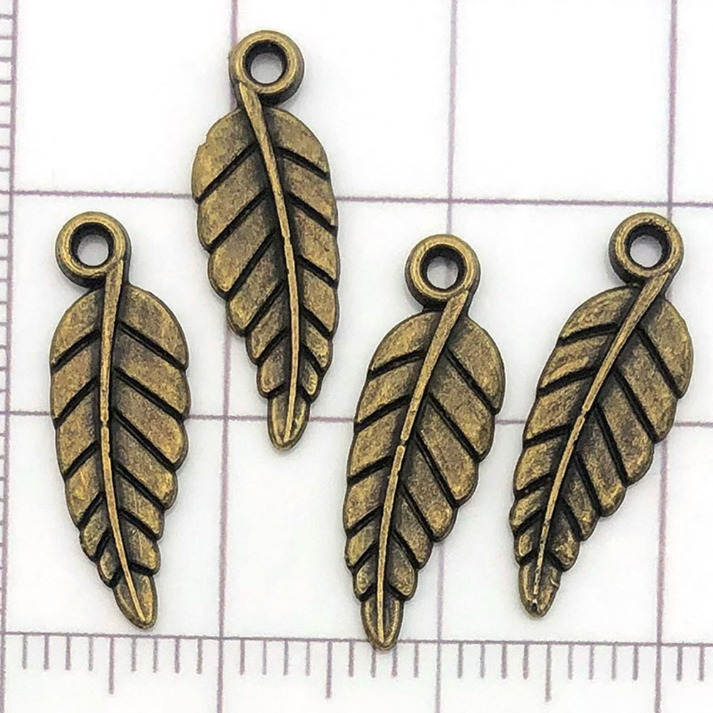 Une feuille verte chinoise ancienne - 0,6g - 6*19mm - 19937